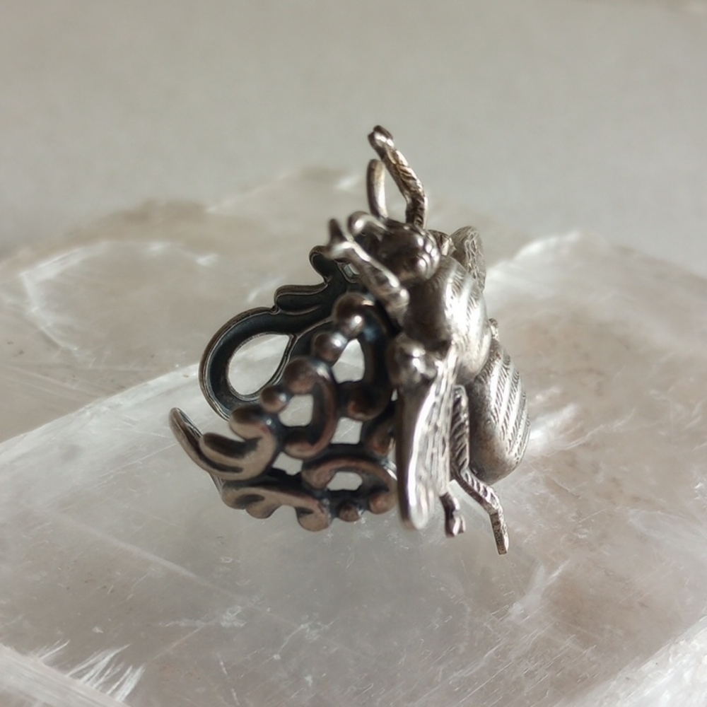 Vintage Whimsy Style Silver Bee Statement Ring - Picture 4 of 8